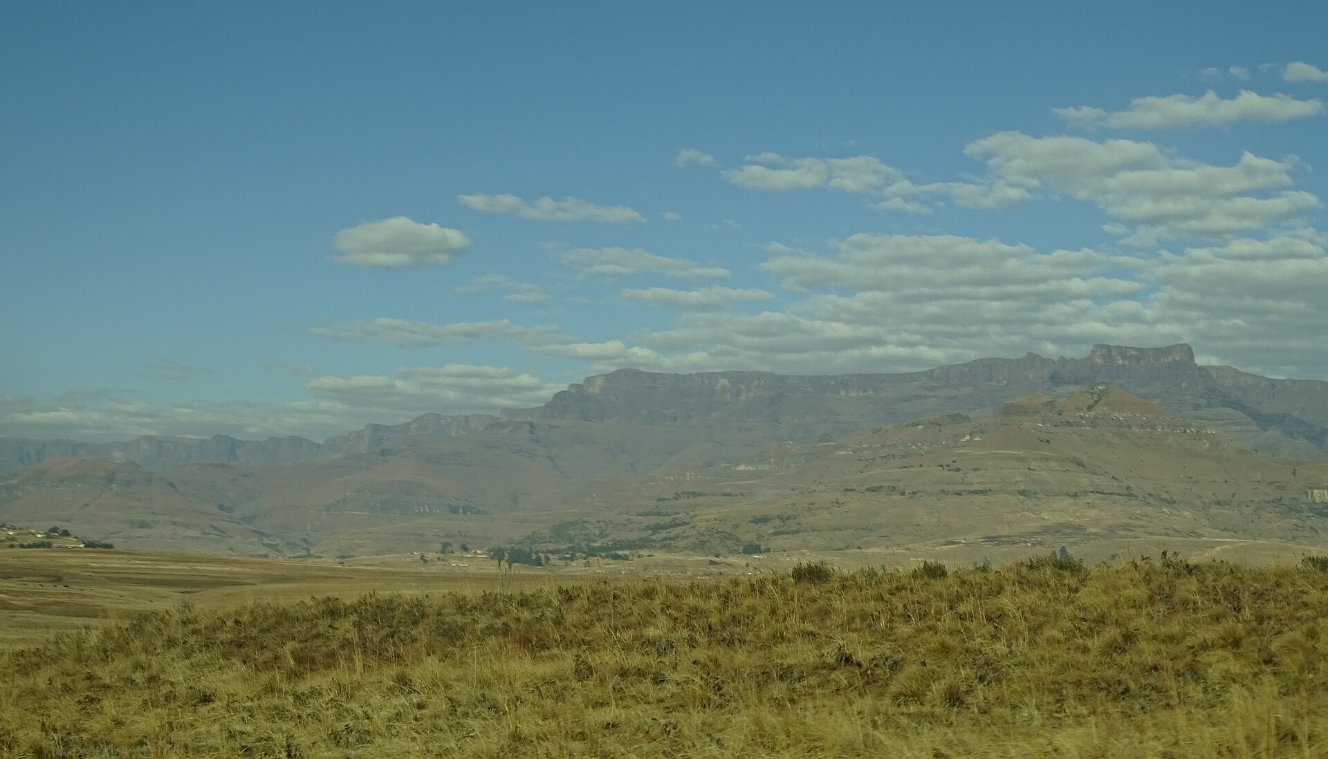 The Amphitheatre escarpment of the Drakensberg above grassland, South Africa
