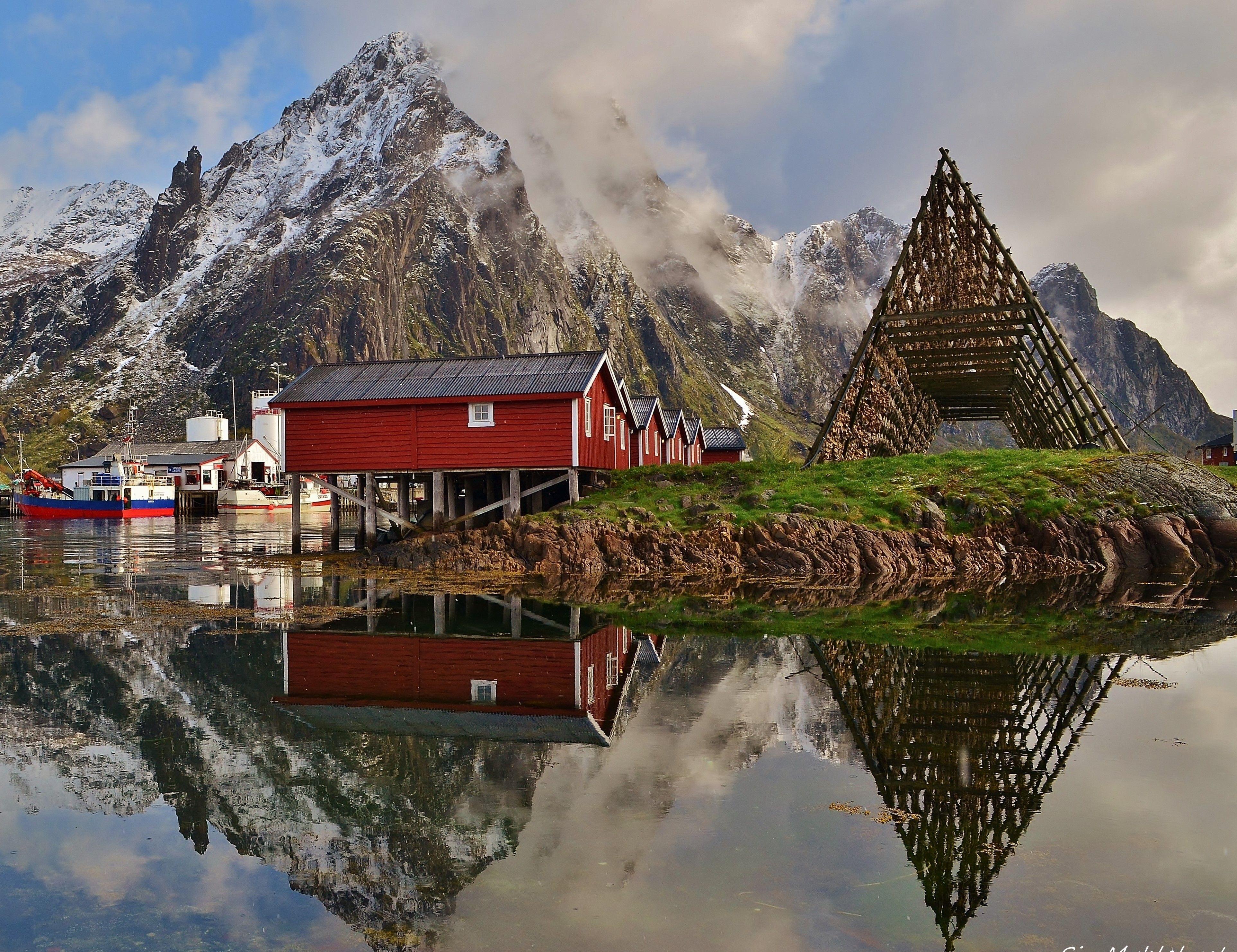Traditional red fisherman's cabin (rorbu) on Svinøya, Lofoten, Norway