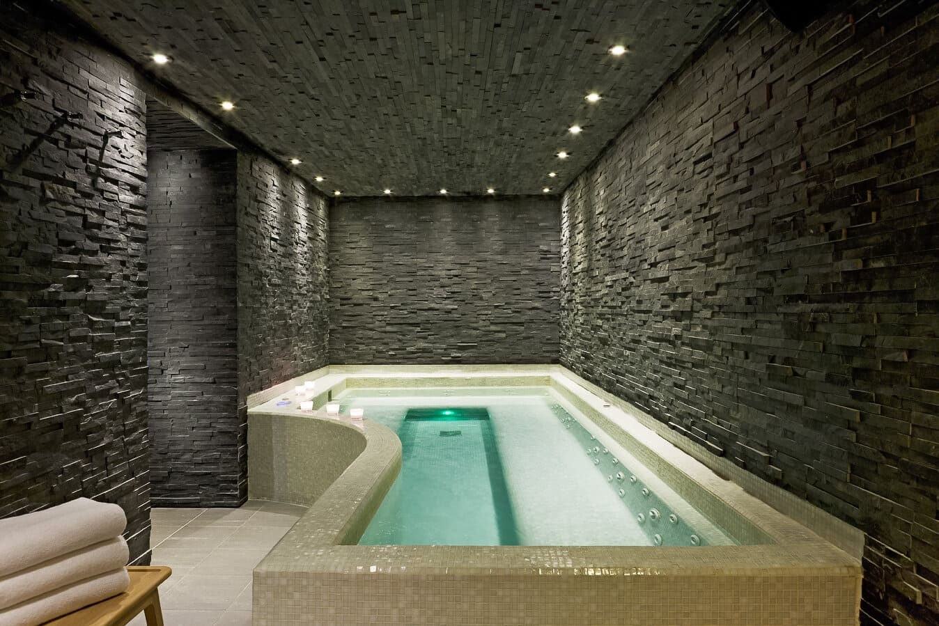 Spa with jacuzzi at Hôtel Le Faucigny, Chamonix, France