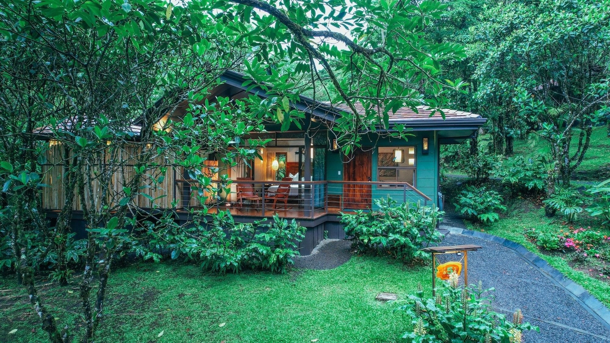 Deluxe Suite cabin with a wooden terrace surrounded by cloud-forest greenery, El Silencio Lodge & Spa