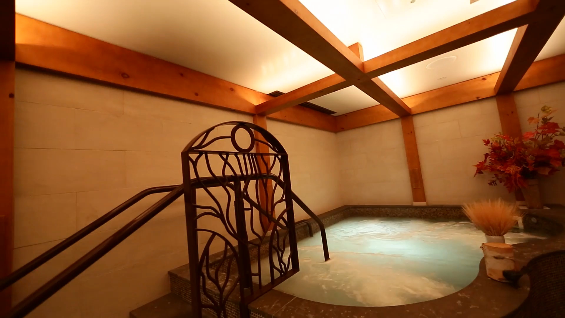 Indoor spa hot tub, The Lodge at Spruce Peak, Stowe, USA