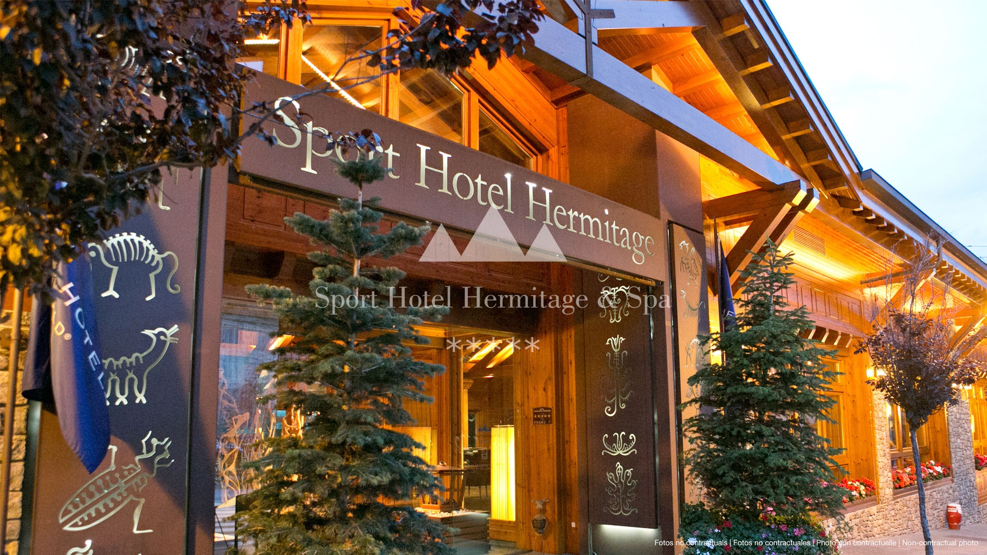 Entrance to Sport Hotel Hermitage & Spa in Soldeu