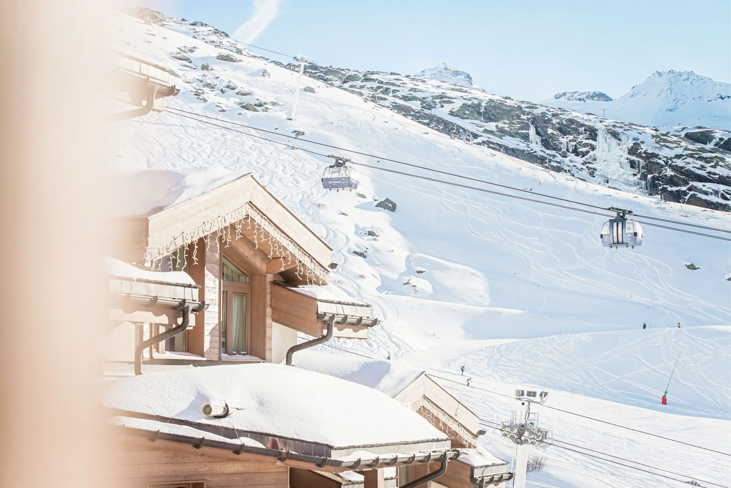Snowy hotel terrace beside the ski slopes, Hotel Pashmina Le Refuge, Val Thorens, France