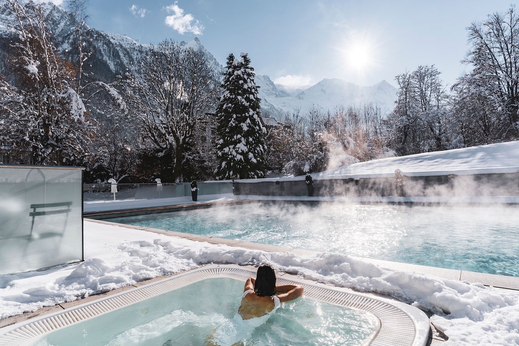Outdoor jacuzzi and heated pool at Hôtel Mont-Blanc Chamonix