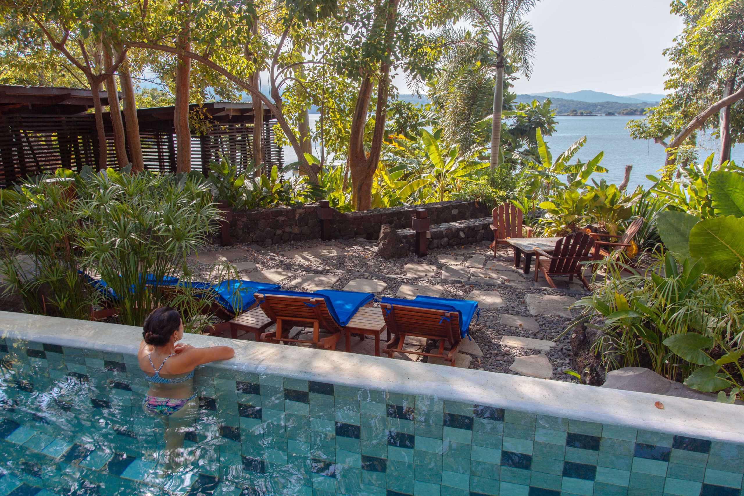 Infinity pool with loungers overlooking the lake, Jicaro Island Ecolodge, Lake Nicaragua, Granada, Nicaragua
